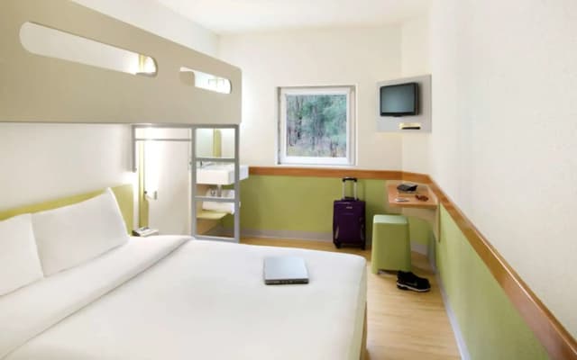 ibis budget Melbourne Airport - photo 3