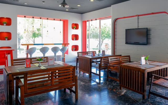 Hotel Golden Oasis - photo 4