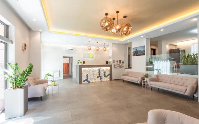 Corvin Plaza Apartments & Suites - photo 2