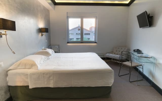 Andromeda Downtown Suites - photo 4
