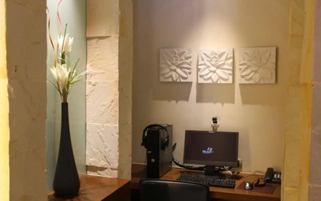 St. James Hotel - photo 4