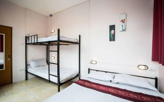 Orchid Hostel - photo 5
