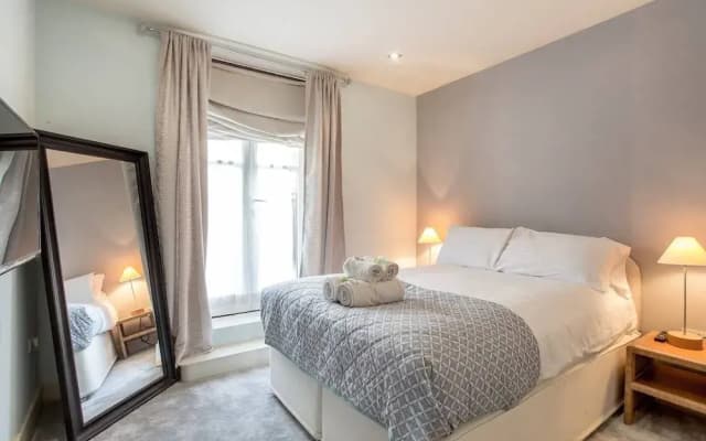 Stylish 2bed Apt With Free Parking/elevator - photo 3