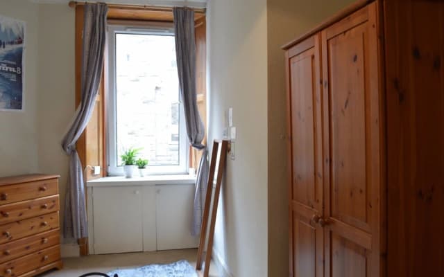 1 Bed Flat In City Centre - photo 3