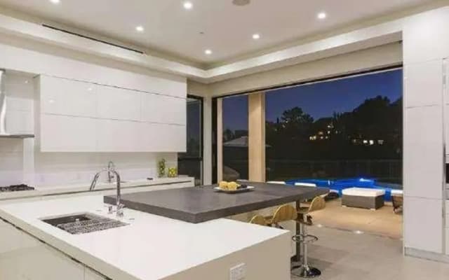 Zorada - Private Hollywood Hills Luxury With Endless Amenities and City Views - photo 4