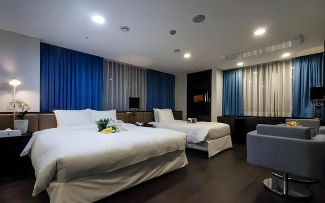 Pharos Hotel - photo 4