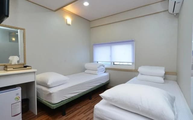 2u Hotel - photo 3