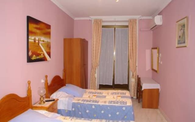 Hostal Dos Naciones - photo 2