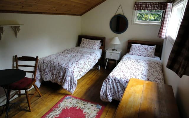 Stones Throw Cottage Bed & Breakfast - photo 2