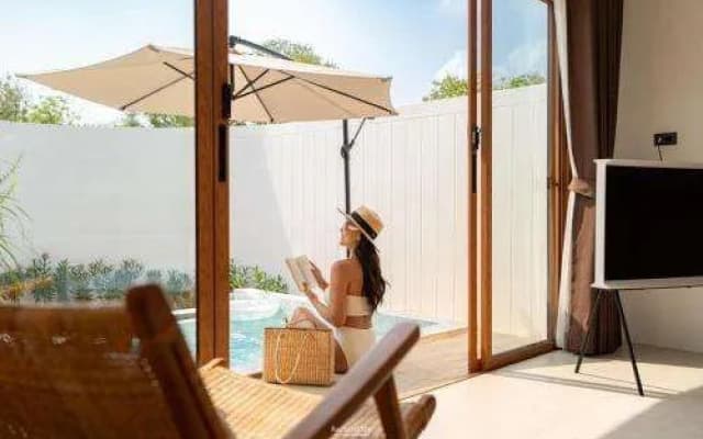 SaroRach Pool Villa Resort Kohlarn - photo 2