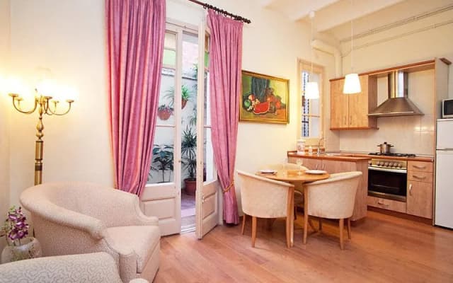 Gracia Torrijos - One Bedroom - photo 5