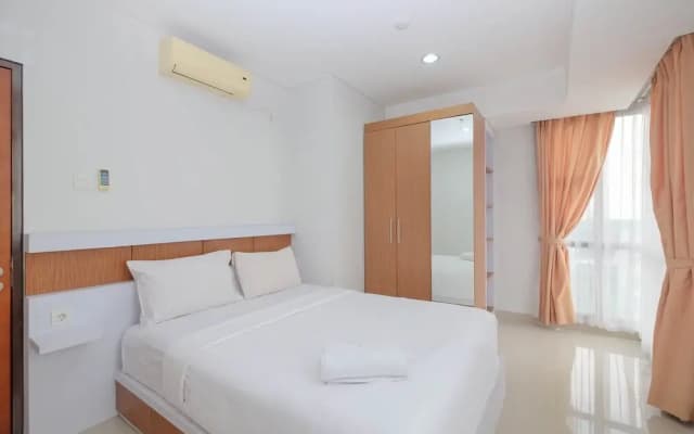 Spacious And Nice 2Br Apartment At Royal Olive Residence - photo 2