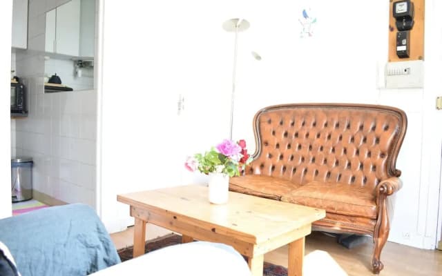 1 Bedroom Apartment In Central Paris - photo 2