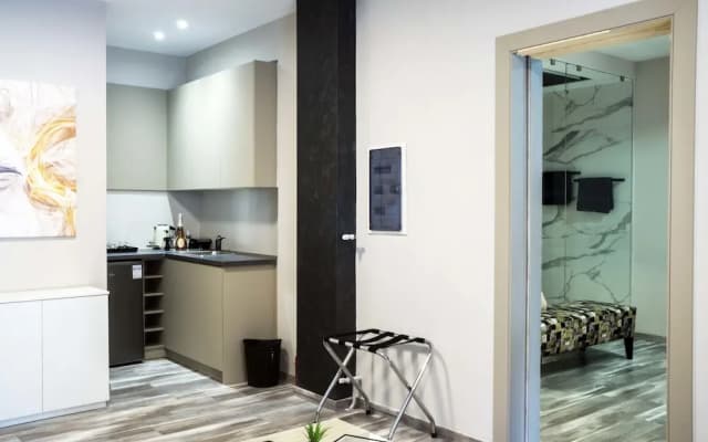 athens jacuzzi suite - photo 4