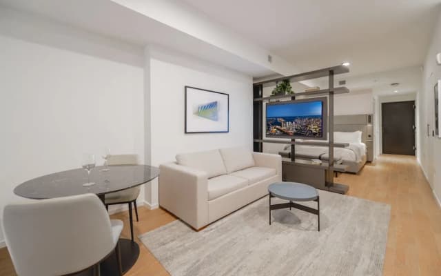 Studio with Panoramic City and Bay Views - photo 3