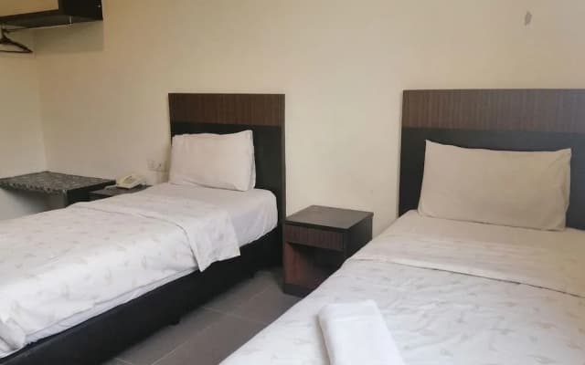 OYO 89948 Hotel Masai Utama - photo 4