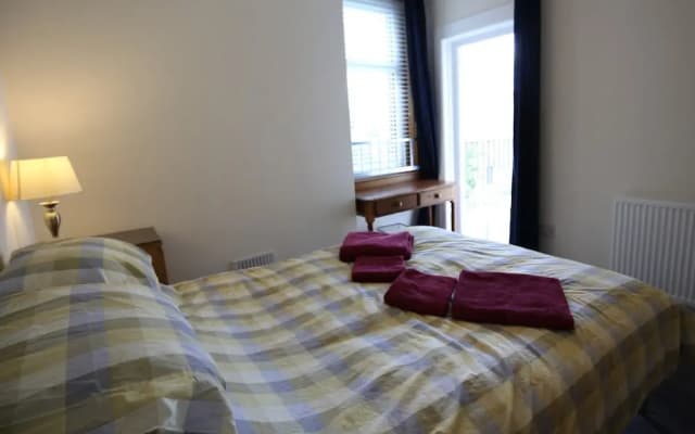 3 Bedroom Flat in Edinburgh - photo 5