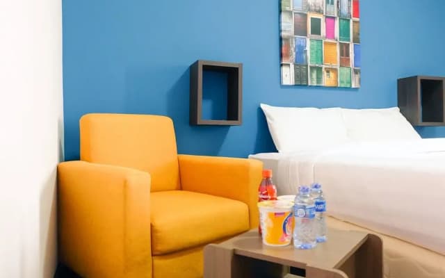 Artistic Studio Room Kebagusan City Apartement - photo 3