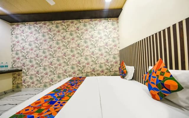 Crystal Palace by OYO Rooms - photo 5