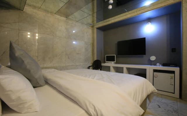 The Ace Hotel - photo 3