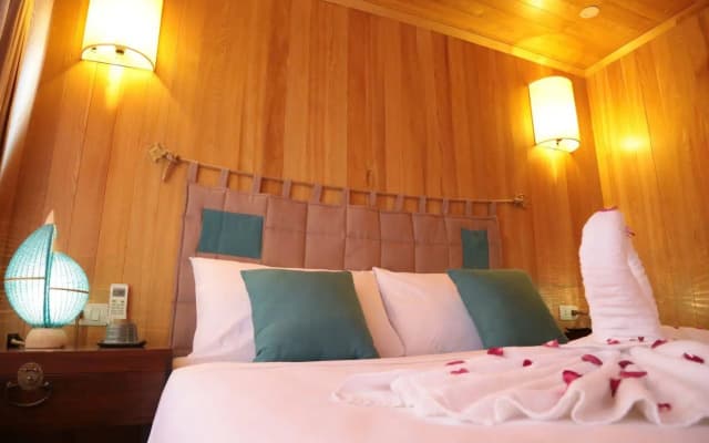 Secret Halong Cruise - photo 2
