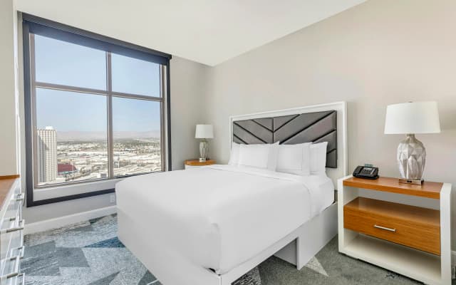 Hilton Grand Vacations Club on the Las Vegas Strip - photo 3