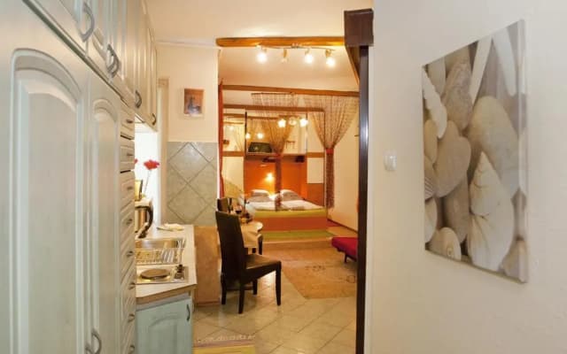 Margit Apartment - photo 2
