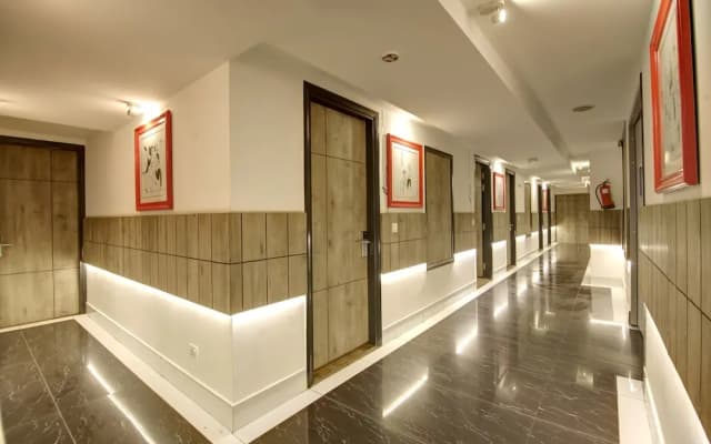 Town Pallace Inn - photo 2