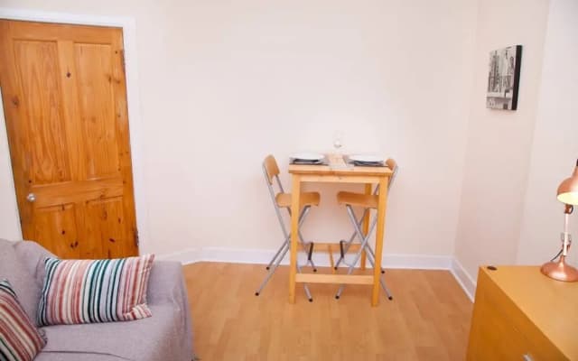Bright & Quiet Edinburgh Home with Parking - photo 3