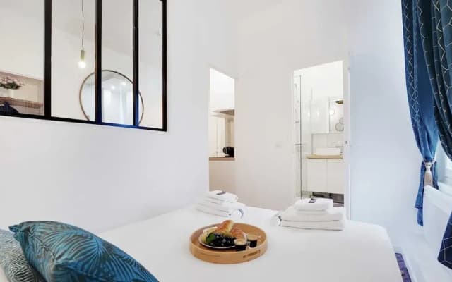Chic Apartment in Paris for Couple - photo 2