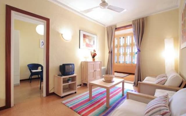 Rent a Flat in Barcelona Arc de Triomf - photo 2