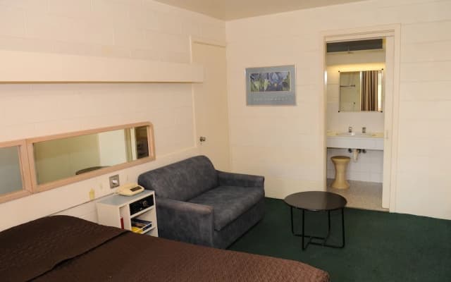 The Peninsula Motor Inn - photo 5
