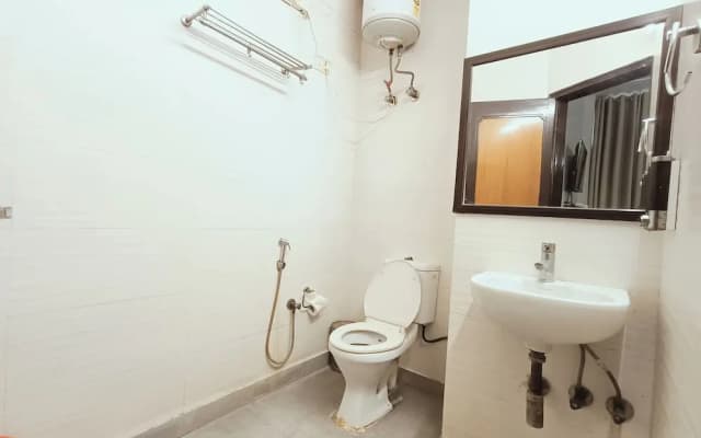 Silver Arrow Guest House - photo 4