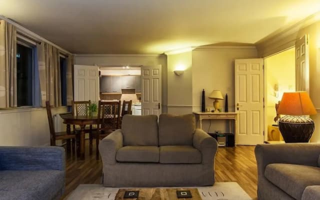 The Elegant Mayfair - photo 3