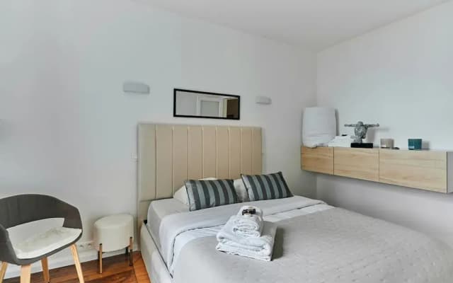Charming 1 Bedroom Apartment Eiffel Tower - photo 2