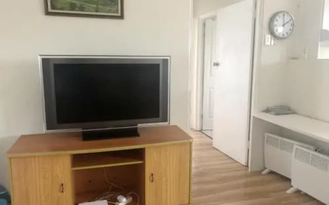 Convenient, Bright and Affordable 2 Bedroom Unit - photo 3