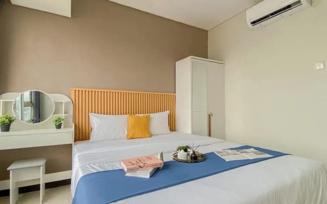 Standard 2Br Near Station At Nifarro Park Apartment - photo 4