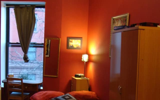 Harlem Bed and Breakfast - photo 2