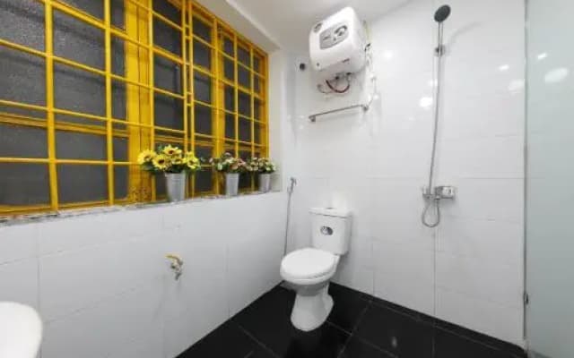 GREENY PRIVATE ROOM 100m to Hanoi Train Station - photo 2