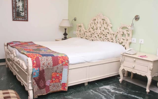 Tavern Business Hotel - photo 4