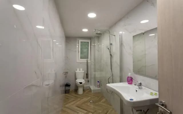 Privilege Apt with Private Yard- Parking - photo 4