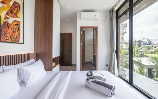 Exquisite 5BR Canggu Villa Steps From the Beach - photo 5