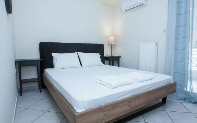 Elegant Spacious 2 Bd Apt in Petralona - photo 2