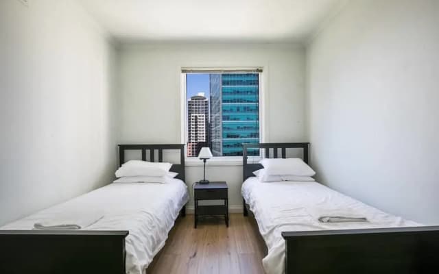 3 Bedrooms 2 Car Parks Carlton Garden Opposite - photo 2