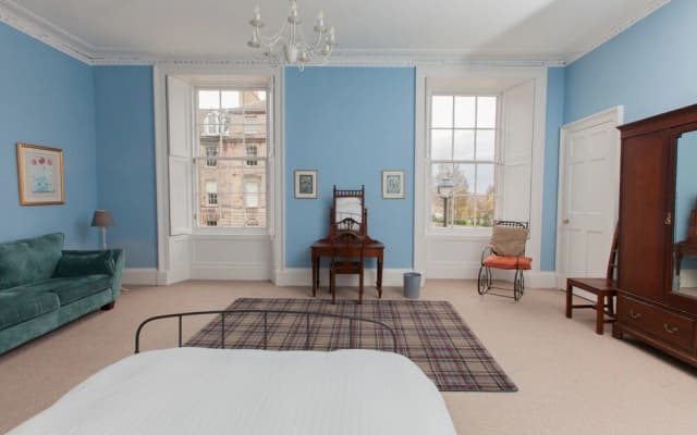 Spacious, Elegant 4BR New Town Flat For 9 - photo 2