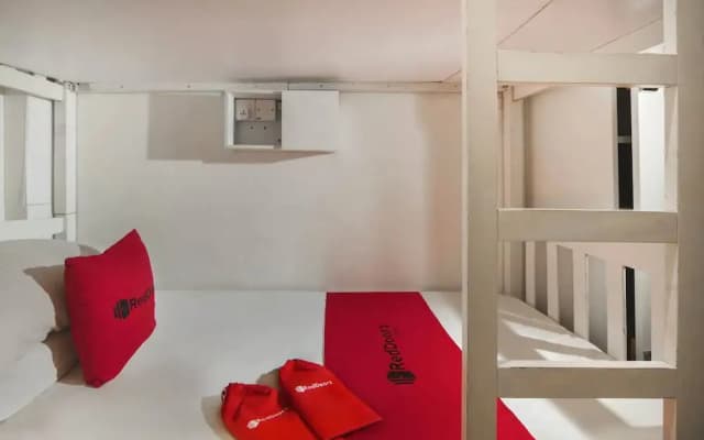 RedDoorz Hostel @ Bugis - photo 5