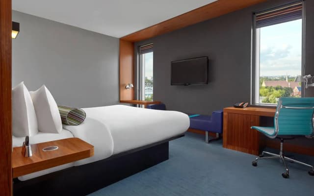 Aloft by Marriott London Excel - photo 4