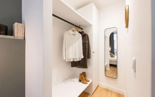 Central And Renovated Parisian Apartment, 6-7 Guests - photo 3