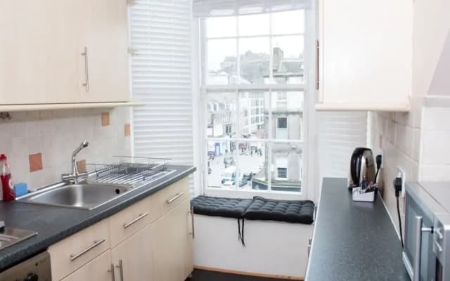 Castle View Apartments - photo 3