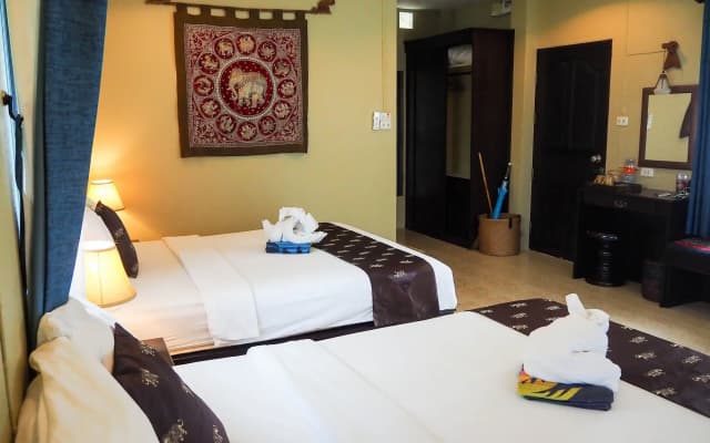 Lanta Castaway Beach Resort - photo 4